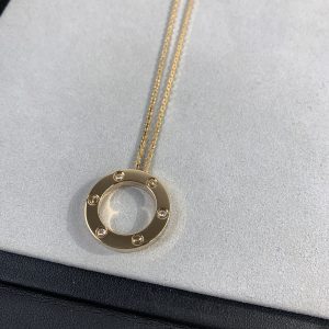 Versatile Large Round Diamond Pendant Necklace - Image 9