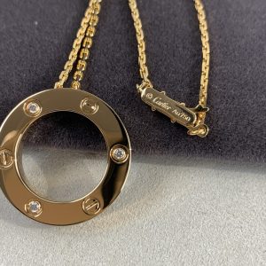 Versatile Large Round Diamond Pendant Necklace - Image 10