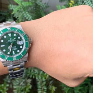 NOOB Rolex Submariner V11 Green Bezel Watch Review - Image 3