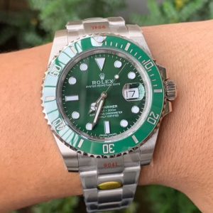 NOOB Rolex Submariner V11 Green Bezel Watch Review - Image 1