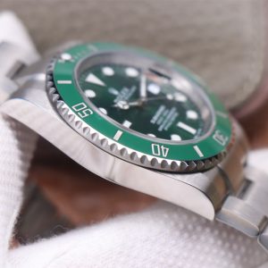 NOOB Rolex Submariner V11 Green Cerachrom Clone with Blue Sapphire and Instant Clasp - Image 7