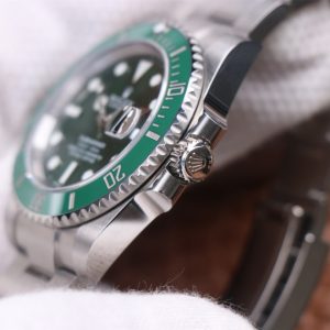 NOOB Rolex Submariner V11 Green Cerachrom Clone with Blue Sapphire and Instant Clasp - Image 6