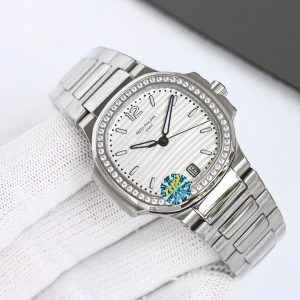 Luxury Patek Philippe Nautilus Watch PP7118, Elegant - Image 4