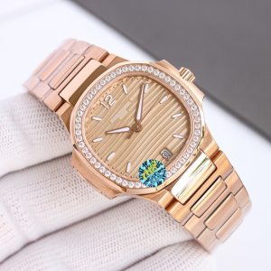 Luxury Patek Philippe Nautilus Watch PP7118, Elegant - Image 6