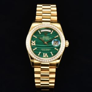 Rolex Day-Date Sunday Dial Green Malachite 36mm Elegance for Aspiring Youth - Image 3